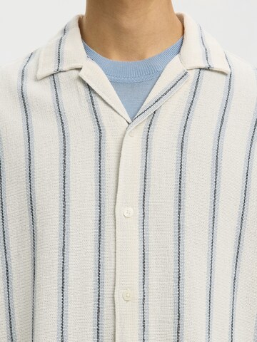 Fit confort Chemise 'SLHCAL' SELECTED en blanc