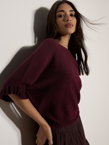 Apricot Soft Knit Batwing Top ' ' in Rot: Vorderseite