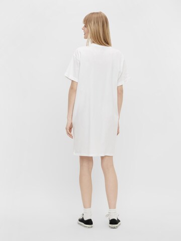 PIECES - Vestido 'Ria' en blanco