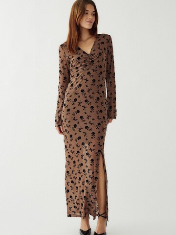 Noella Jurk ' Kameyella ' in Bruin: voorkant