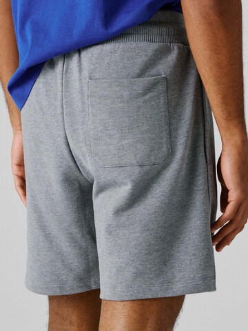 Red Bull Racing x Pepe Jeans Regular Hose in Grau