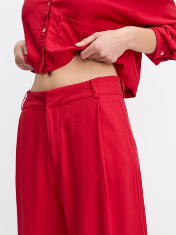 Pull&Bear Wide leg Pleat-front trousers in Red