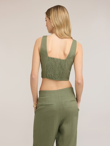 MOTIVI - Top en verde