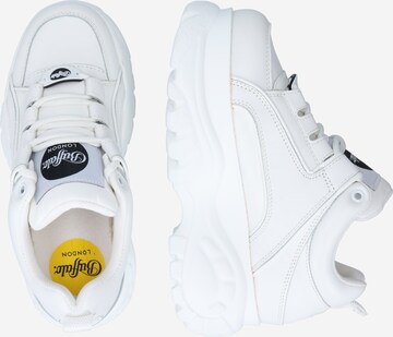 Baskets basses Buffalo London en blanc