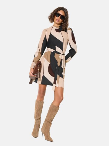 Rochie de la Friends Like These pe maro: față