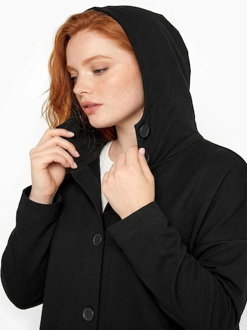 Shape Of You Mantel in Schwarz