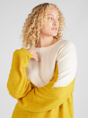 Vero Moda Curve Sweater 'PLAZA' in Beige