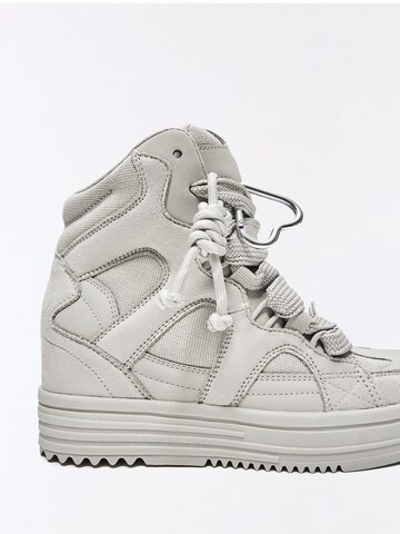 Bershka Sneaker in Grau