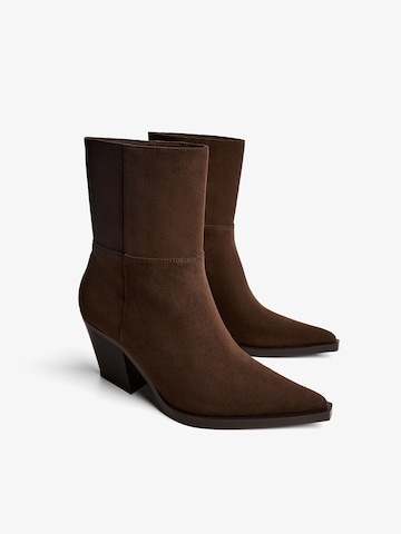 Bershka Enkellaarsjes in Bruin