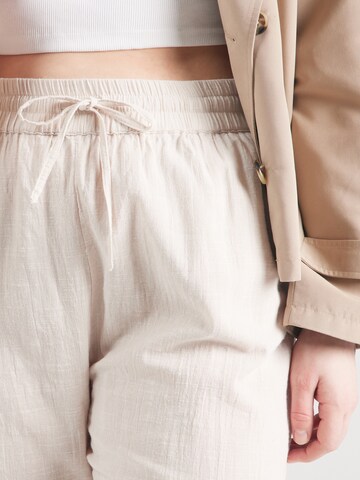 Loosefit Pantaloni 'CARTizana' di ONLY Carmakoma in beige
