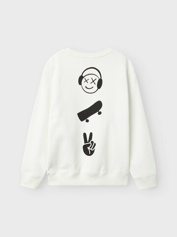 NAME IT Sweatshirt 'NKMBEARNE' in Weiß