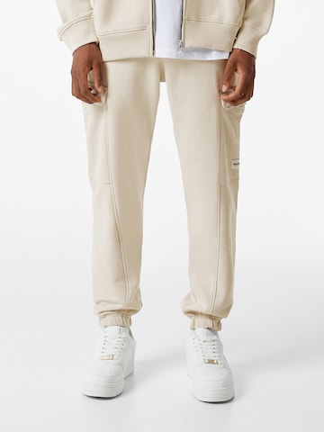 Bershka Tapered Cargo trousers in Grey: front