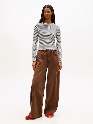 Tommy Jeans - Camiseta en negro