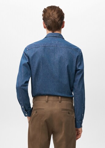 MANGO MAN Slim Fit Риза в синьо