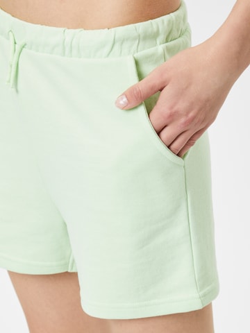 Regular Pantaloni de la LMTD pe verde