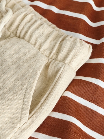 Set de la Next pe bej