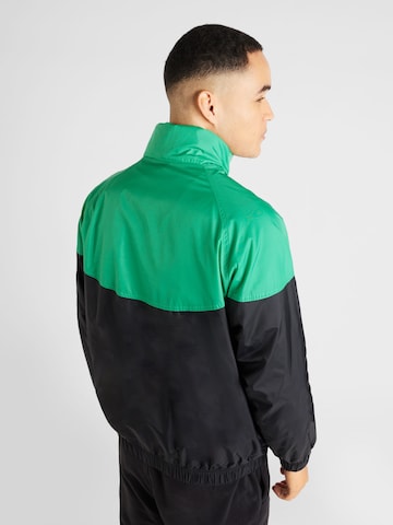 Nike Sportswear Prechodná bunda 'Windrunner' - Zelená