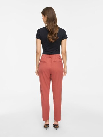 Slimfit Pantaloni con pieghe 'VIVarone' di VILA in rosso
