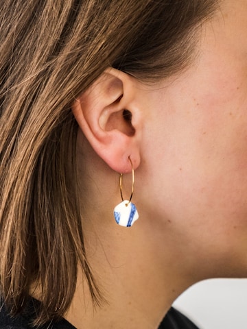 Fräulein Wunder Oorbellen 'Acetat Creolen Alice' in Blauw