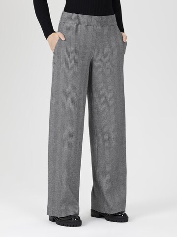 st.Ann Loose fit Pants in Grey: front