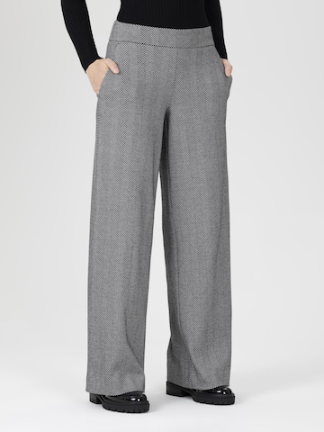 st.Ann Loose fit Pants in Grey: front