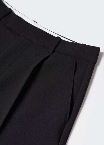 MANGO Normální Kalhoty se sklady v pase 'Fortun' – černá