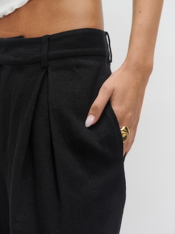 Wide leg Pantaloni cutați 'Thalisa' de la millane pe negru