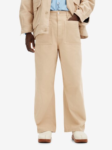 Desigual Regular Cargobroek in Beige: voorkant