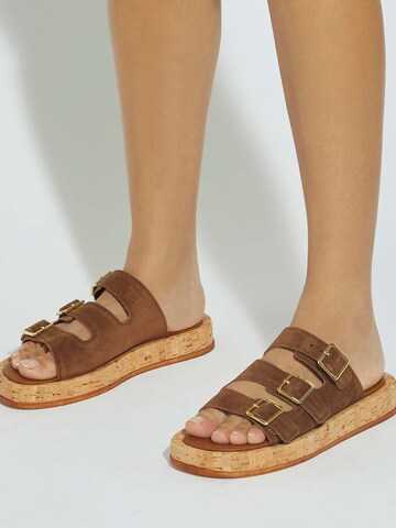 Dune LONDON Pantolette 'Lures' in Braun