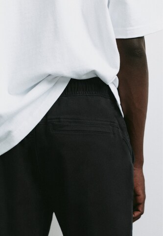 Pull&Bear Tapered Nadrág - fekete