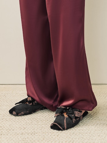 Papuci de casă de la Next pe negru