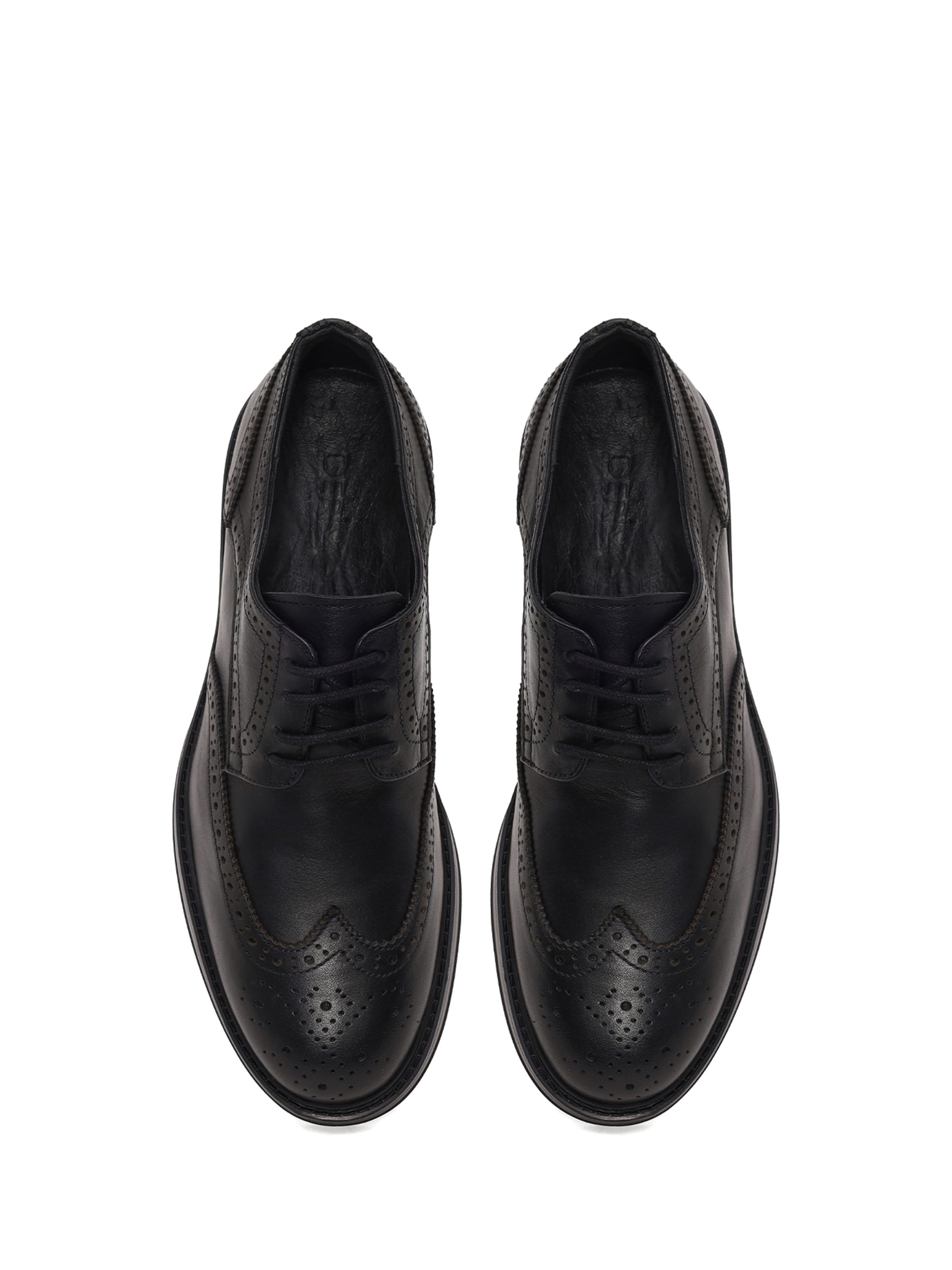 Scarpa stringata di Derimod in nero