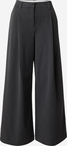 pilka WEEKDAY Plačios klešnės Klostuotos kelnės 'Ivan': priekis