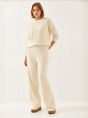 Completo pantalone di Bianco Lucci in beige