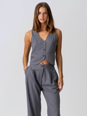 TEESHOPPEN Kamizelka ' Natalie ' w kolorze szary: przód