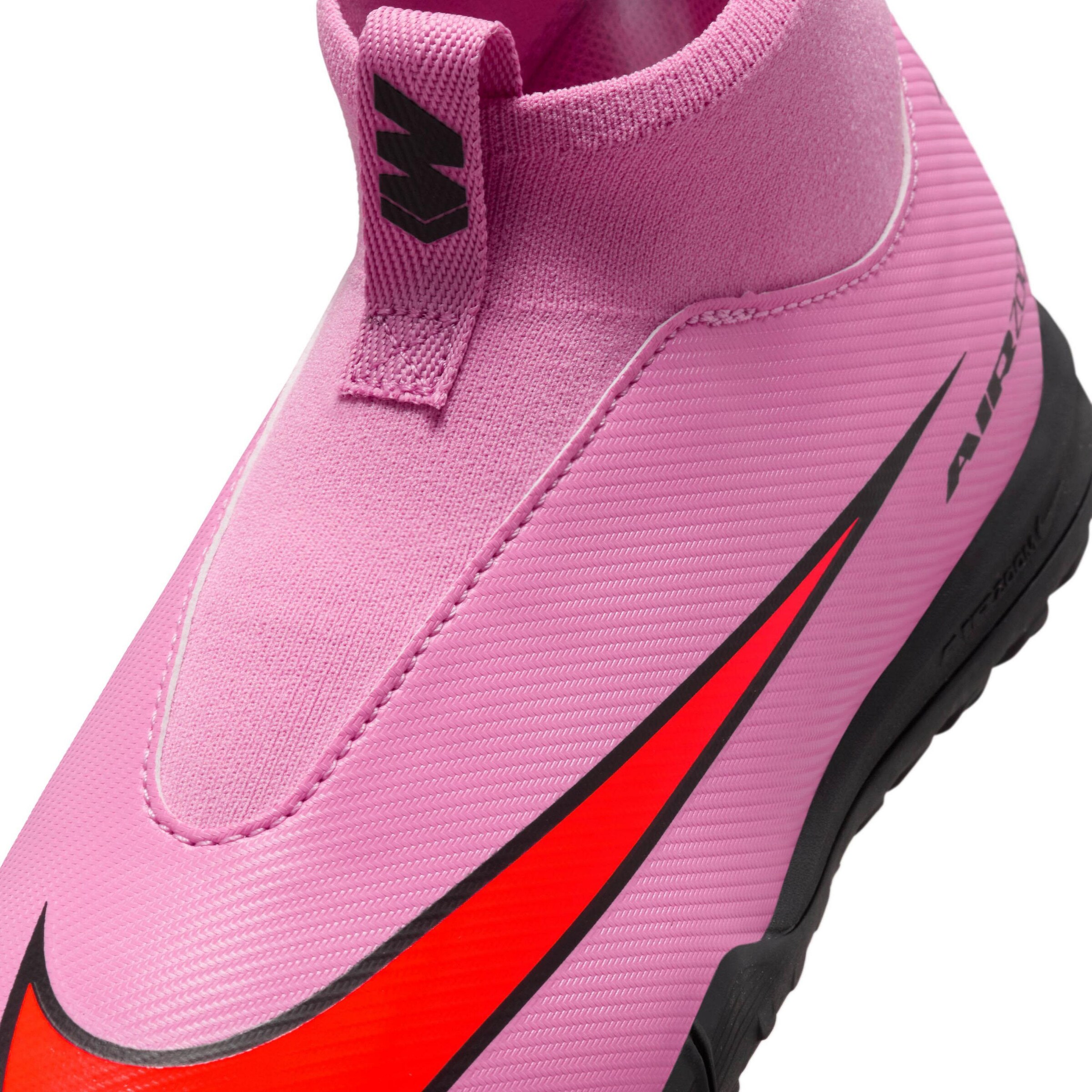 NIKE Soccer Cleats in Pink