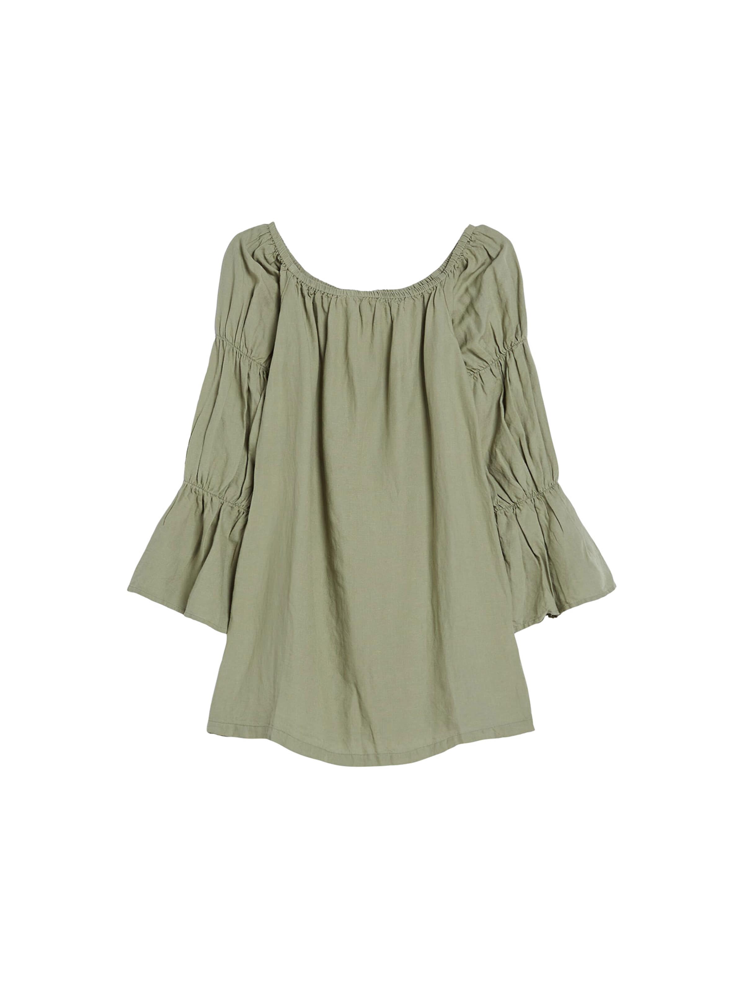 Rochie de la Bershka pe verde: față