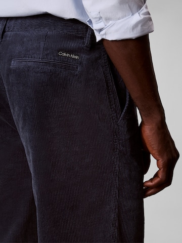 Calvin Klein Jeans Regular Chino '90s' in Blauw