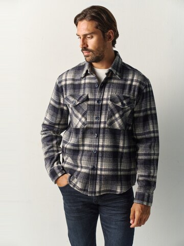 KOROSHI - Ajuste regular Chaqueta de entretiempo en azul: frente