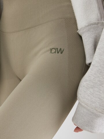 Skinny Pantalon de sport ICANIWILL en vert