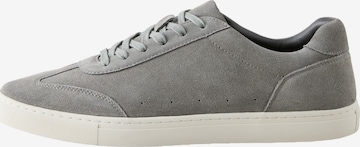 Next Низкие кроссовки в Серый: спереди