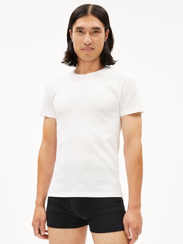 T-Shirt 'Helmaar' ARMEDANGELS en blanc : devant