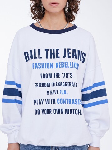 Sweat-shirt Ball en blanc