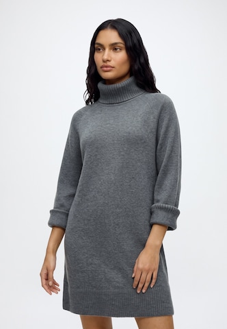 Robes en maille GAP en gris : devant