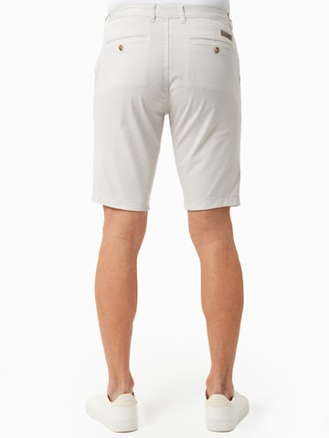 Organication Slimfit Shorts in Weiß