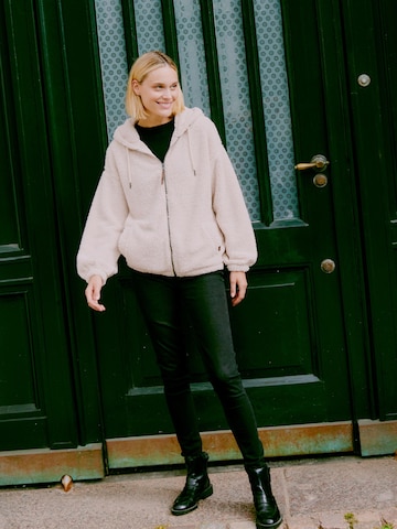 Slimfit Jeans ' OXHELLE ' di Oxmo in nero