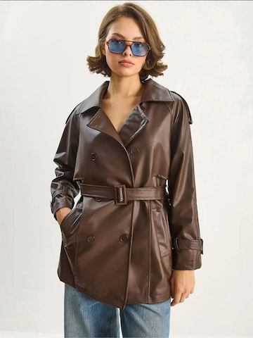 Bianco Lucci Tussenmantel in Bruin: voorkant