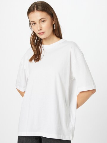 T-shirt Gina Tricot en blanc : devant