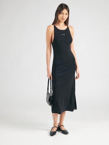 Calvin Klein Jeans - Vestido de malha em preto: frente