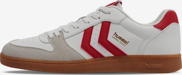 Baskets basses Hummel en blanc : devant